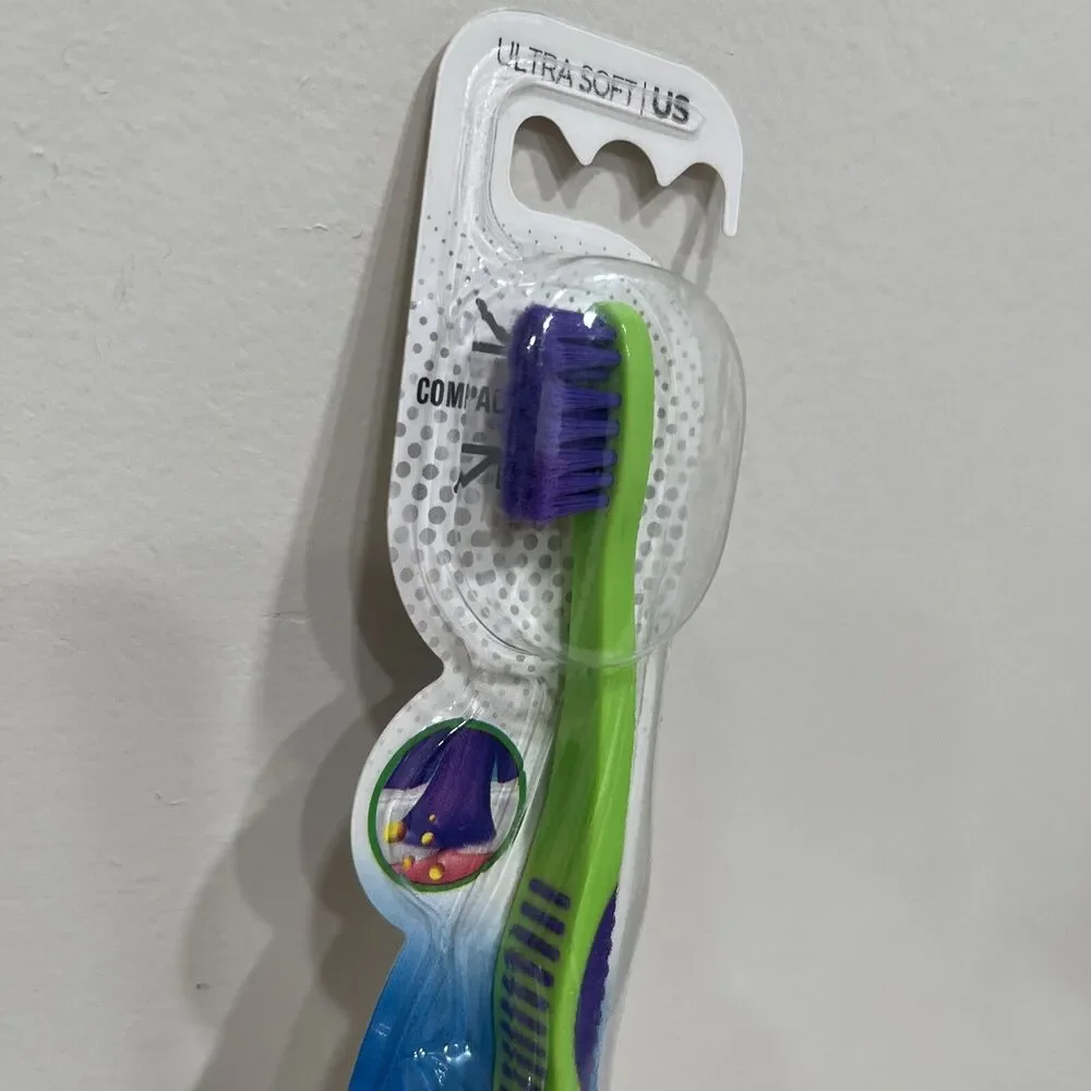 Oral-B Ultra Dense Soft Bristles Manual Toothbrush Compact Clean Green W